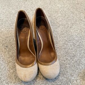 Tory Burch Raffia Wedge Size 9.5